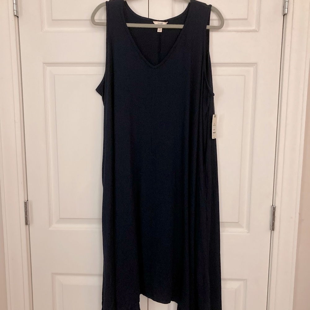 Terra & Sky V-neck Sharkbite Hem Dress
